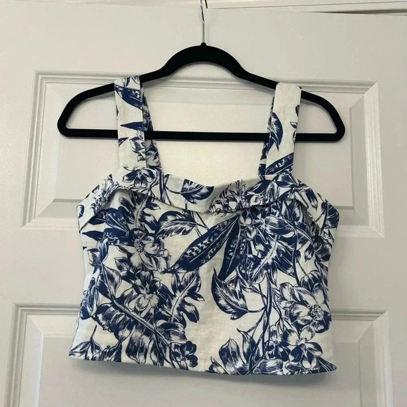 Abercrombie & Fitch Tops - Abercrombie blue and white floral linen crop